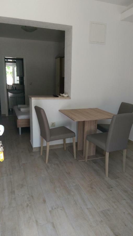 Apartmani Dina Makarska Exterior photo
