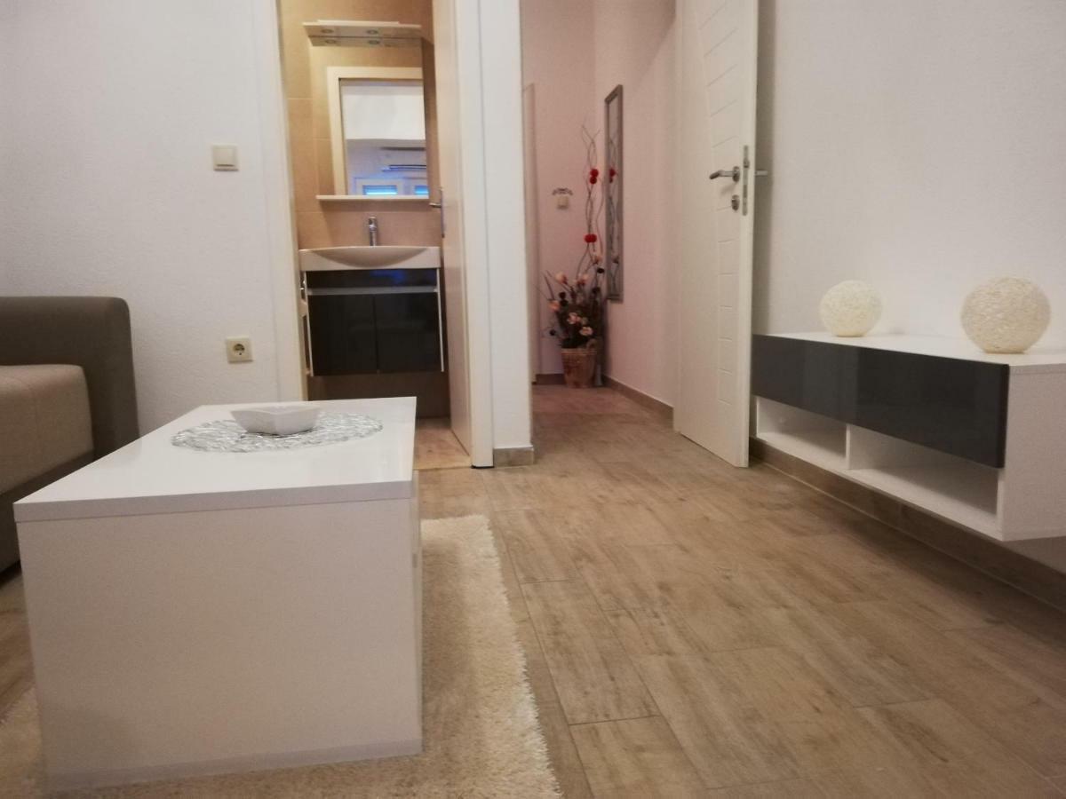 Apartmani Dina Makarska Exterior photo